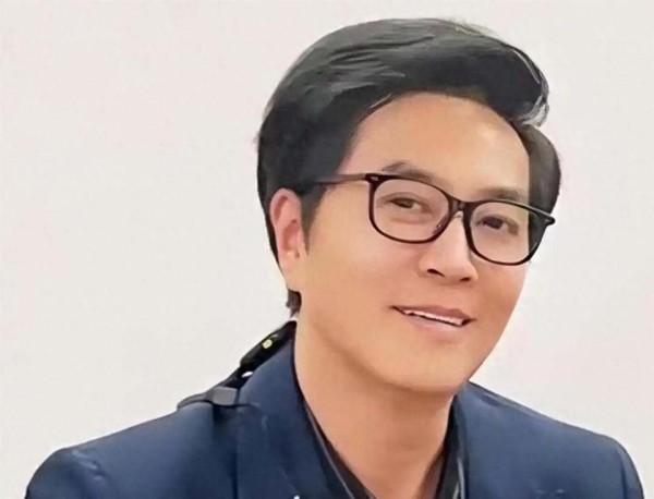 香港知名演员状态冻龄，常年定居广州，一生未婚直呼单身万岁