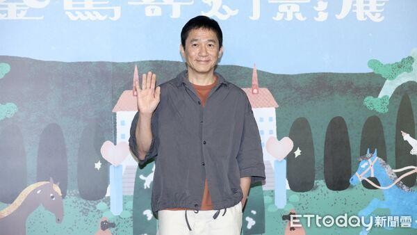 梁朝伟来了!刘嘉玲爱相随护驾 惊见「台下一票大明星」影帝笑喊:挺有压力