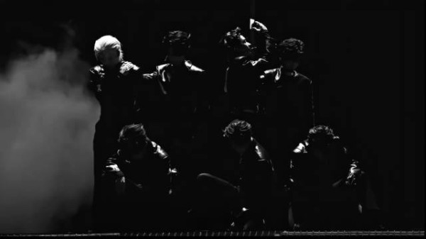 时代少年团发布加冠概念海报，少年破风舞台引期待