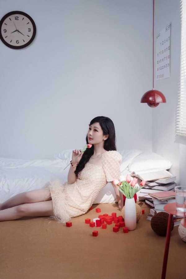 杨紫娇俏又少女。