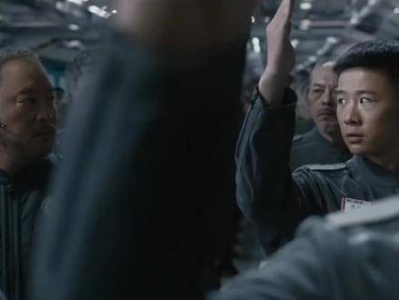 “恐惧是生命与生俱来的底色，勇气则是人类为自己谱写的不朽颂歌”