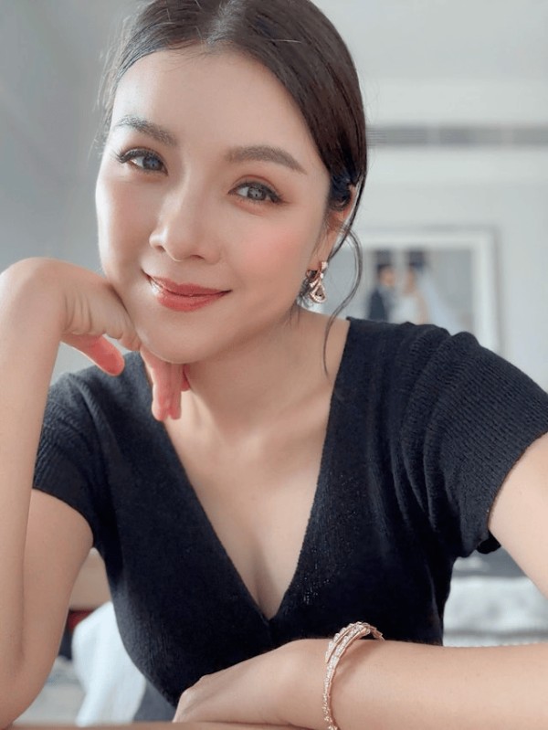 TVB昔日花旦婚后成全职妈妈，罕谈另一面，自曝与老公最大差别