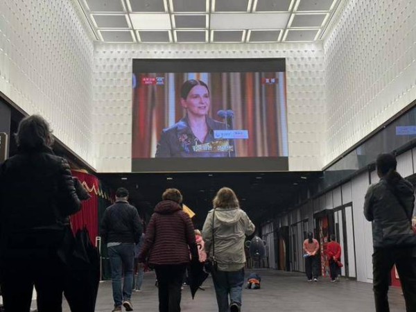 共襄光影盛典，北影节“超现场”系列直播展演点亮城市商圈