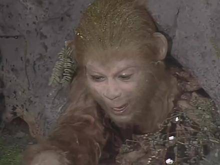 唐僧单手执禅杖、单手驭马，却为何挣脱不了女儿国国王的深情挽留？