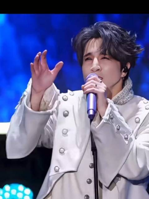 薛之谦童话爱情和妻子高磊鑫恩爱夫妻，背后怎么还有一个李雨桐？