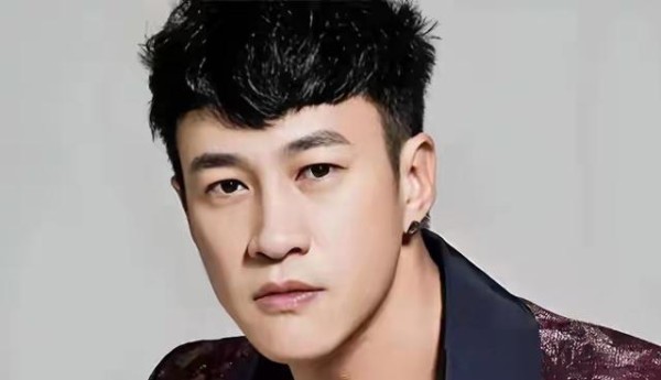 何润东突然爆火，全网都在扒他国籍和立场，结果根本不是那么回事