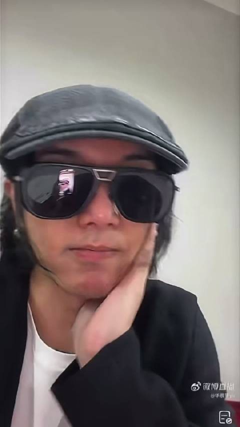 天哦华晨宇因为演唱会取消直播的时候哭了 他是真的很爱音乐和自己的歌迷啊！