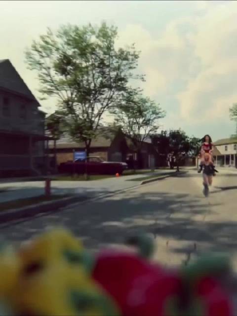 LE SSERAFIM正规二辑回归先行曲MV中的疯狂演出↓现在炽走这个风格吗？