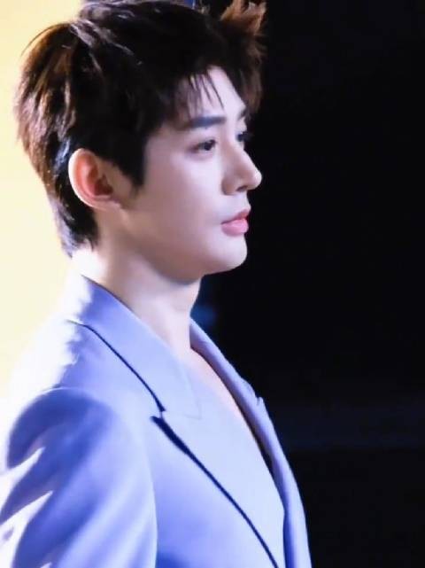 邓为央视五四晚会