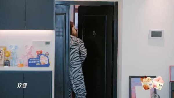 鹿晗做客王勉家被问左右脸，自信选择左脸