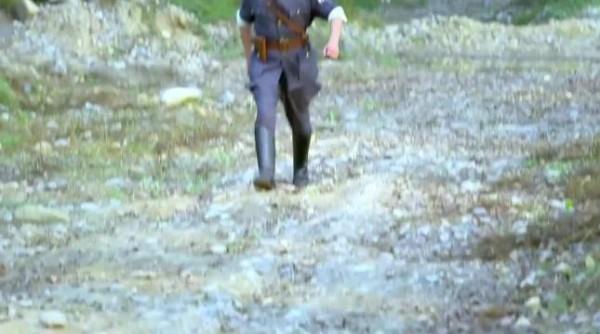 团长强娶女护士，护士不答应，团长直接扛走拜堂