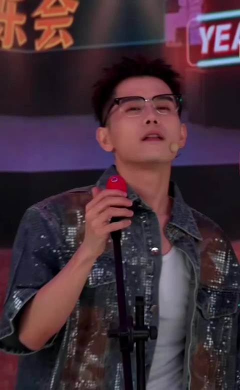 李佳琦家主播李明谦为事业瘦身102斤