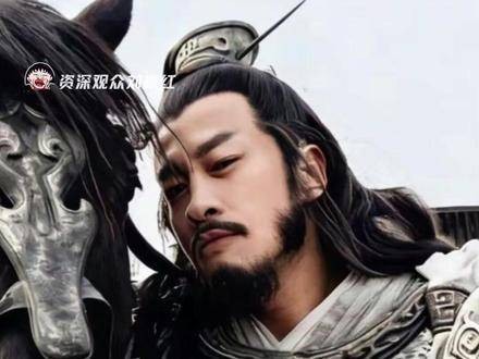 以战船迎他归故里，便是向他昭示：故土之人从未责怪于他