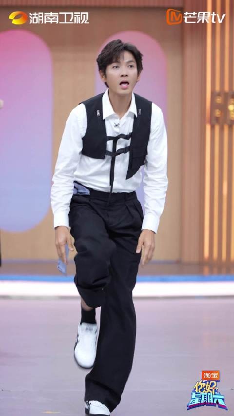 钟汉良亮相你好星期六轻松完成cha舞