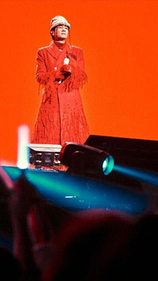 台籍女星回忆往事，爆料陈小春夜店主动搭讪，悄悄递送房号纸条