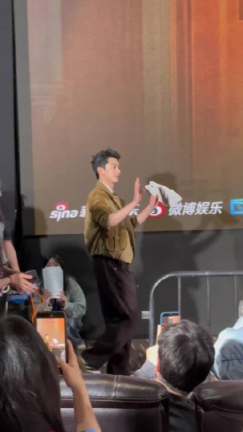 冉sir入场好酷，自带三分不羁，A爆了，黑夜告白一定要爆