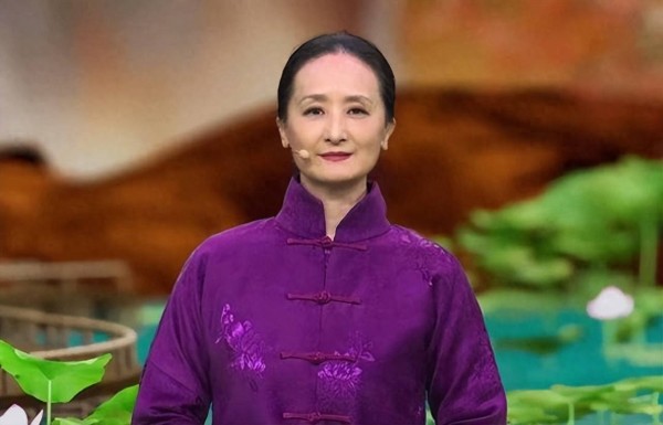 她是中国中央芭蕾舞团掌门人，著名芭蕾大师，哈尔滨人，今年62岁