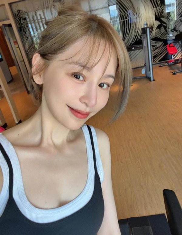 43岁王心凌晒健身美照！元气满满少女感十足