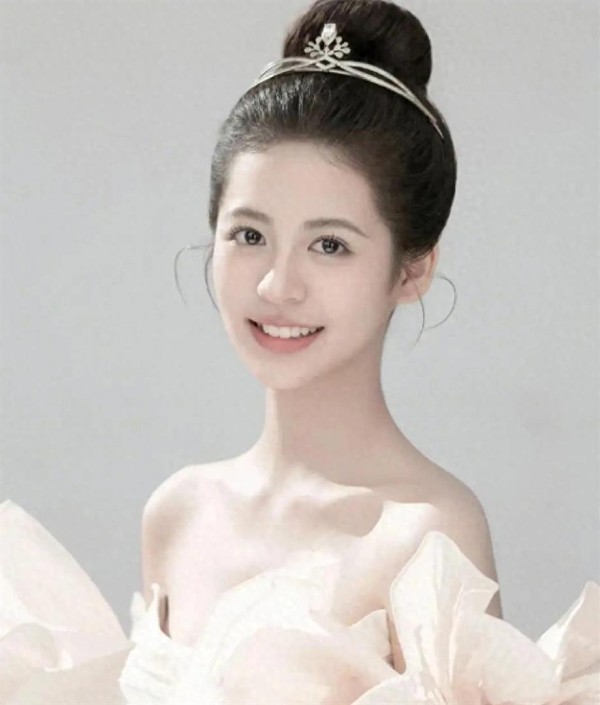 翁虹女儿被称最美星二代 我终于明白什么叫基因的降维打击