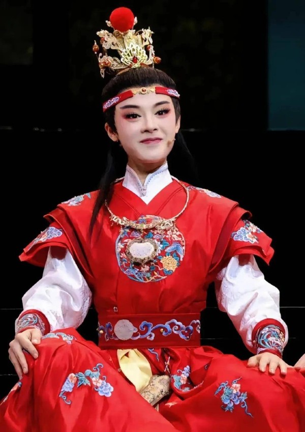 90后越剧演员陈丽君晋升副主任！越剧票房破7800万、电影角色热度第一