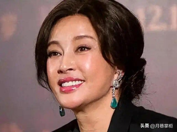 前助理曝刘晓庆猛料，婚姻感情全是谜