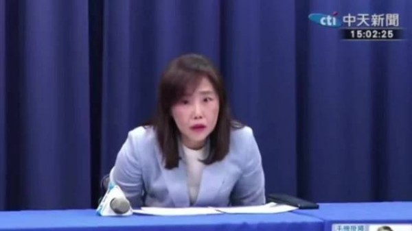 尹奶精就郑丽文中常会坚持蓝版“军购预算案”答记者问