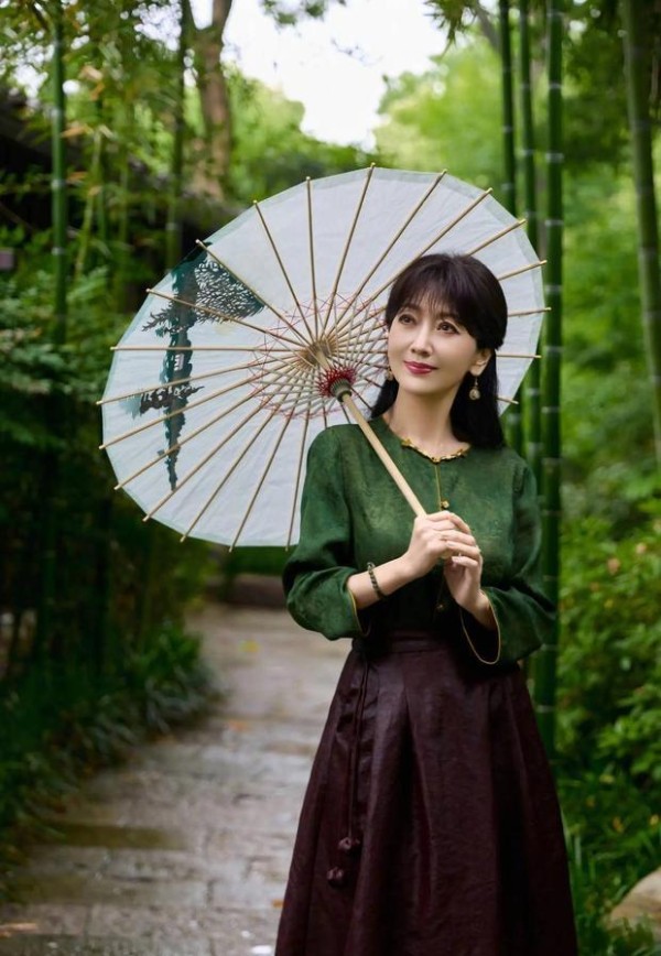 赵雅芝心情愉悦。