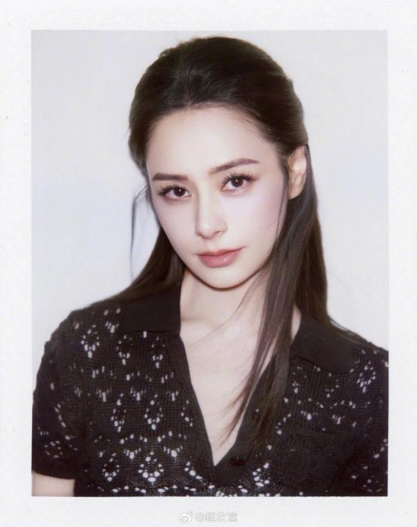 钟欣潼撕拉片眼神温柔似水状态好