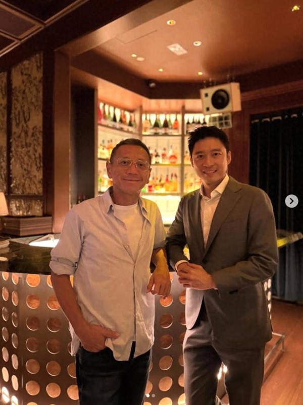 霍启山捧场杨受成长子夜店，俩阔少把酒言欢，58岁杨其龙样子沧桑