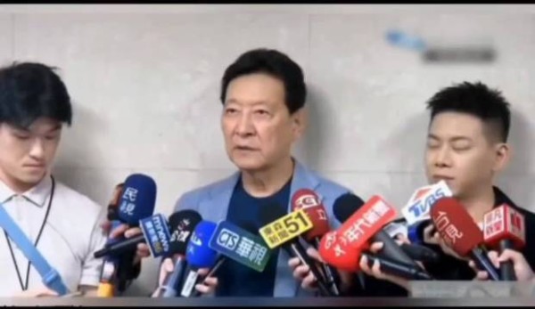 老蓝男赵少康开记者会要求郑丽文撤掉季麟连副主席