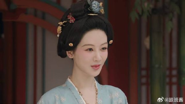 县主紧咬不放，又想陷害何惟芳，不料人处事这么圆滑