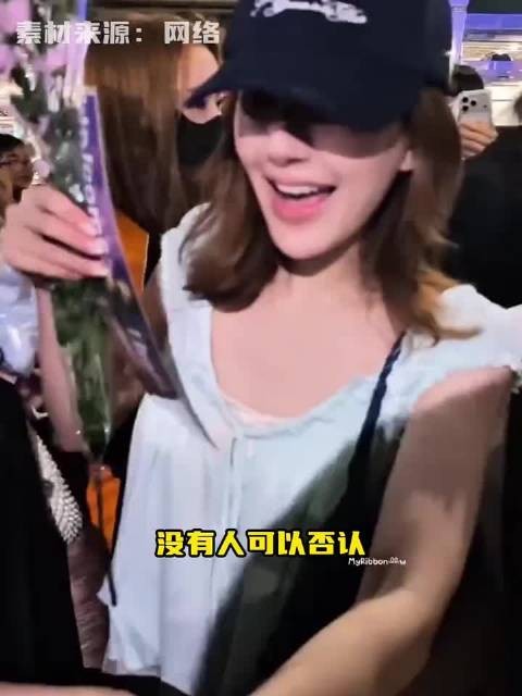 赵露思抵达泰国和粉丝互动 好真诚的女孩们 赵露思