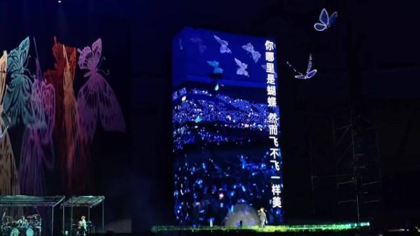 谢霆锋演唱会放机械蝶重现玉蝴蝶经典