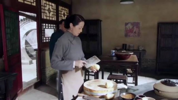 芝麻胡同:十七岁嫁给自己就没干过活，如今切土豆都让严振声心疼 何冰刘蓓王欧