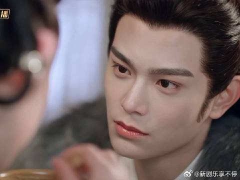 这就是年上的魅力吗？偶尔撒个娇就能把我迷得七上八下的