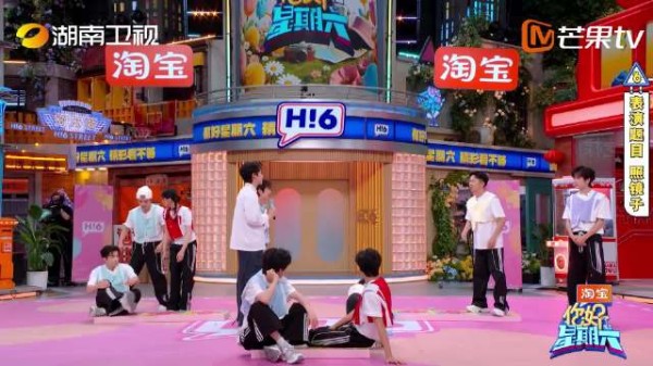 丁程鑫表演赛镜像模仿杨迪动作表情同步率拉满