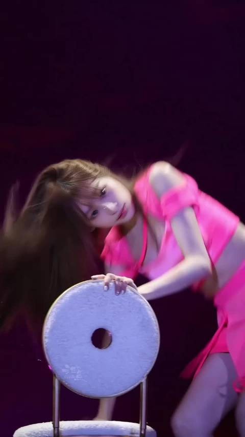 王心凌可以驾驭任何颜色 这体态简直就是少女啊！