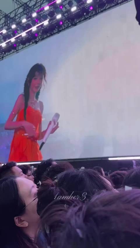 全世界最适合大屏镜头签的姐姐出现了 香气感觉已然飘出