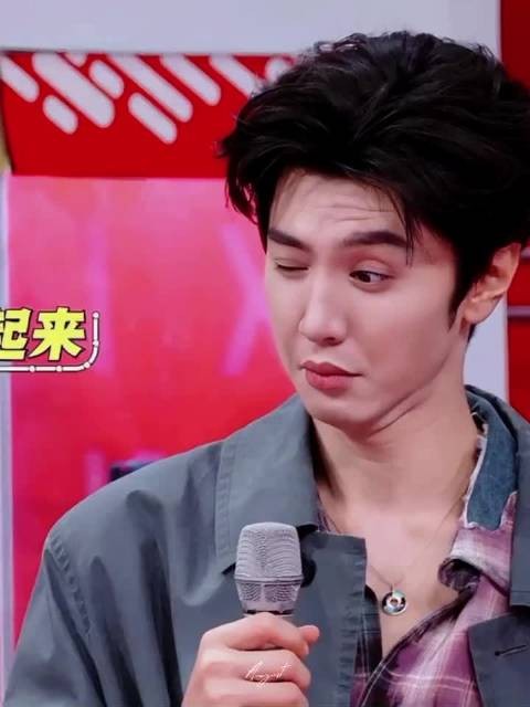 陈哲远称自己不P图，生图展现自信魅力