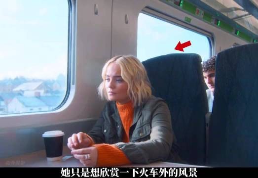 女人只是想看看车外的风景，不料却看见一个会瞬移的老太太！