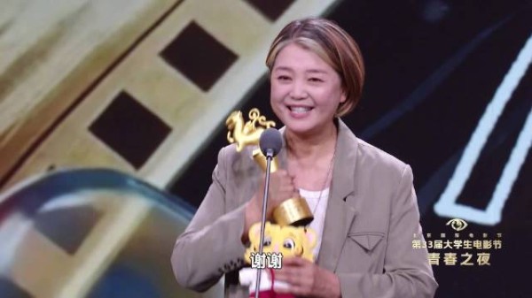 电影《我许可》获年度导演荣誉，聚焦两代女性成长