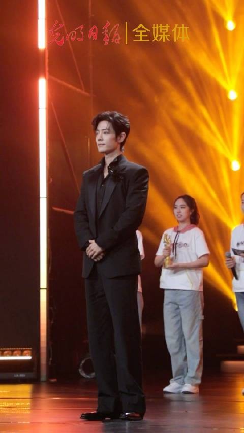 肖战再次获奖