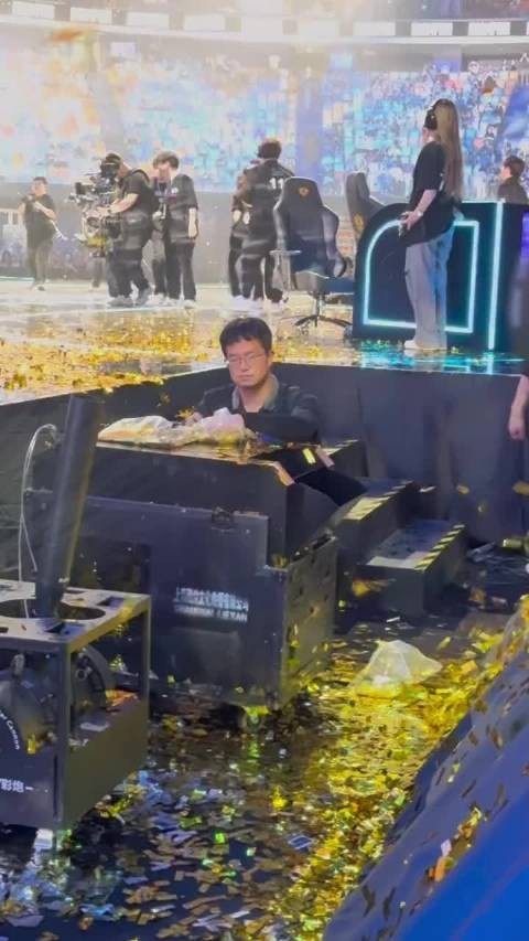 我们的快乐建立在别人不想上的班