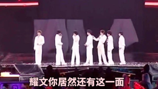 刘耀文跳抖舞变小狗，宋亚轩惊呼意外