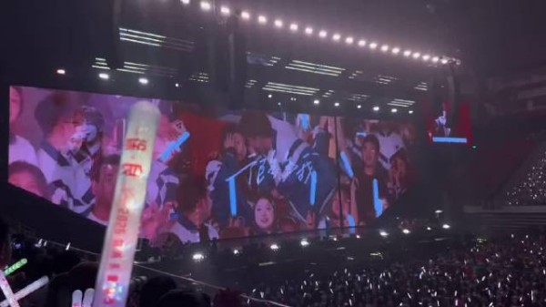 演唱会高能暖心双在线，求婚名场面搭配偶像赠被，甜度直接拉满