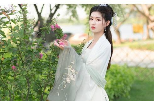 妻子被岳父逼着出家，诗人无法劝阻，写下这首千古神作