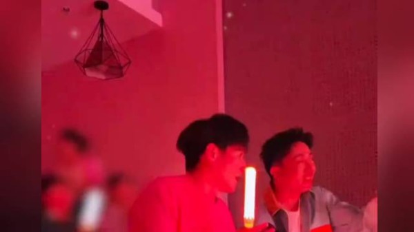 李维嘉发谢娜演唱会vlog，现场氛围超嗨皮！