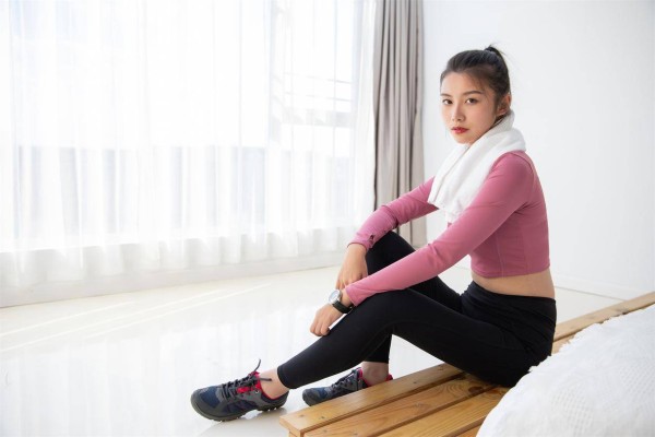 有夫之妇默许你越界、暗示你追她，会有这些举动
