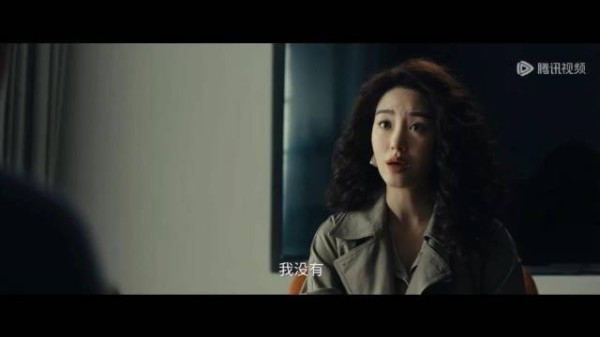 母亲指责女儿买化妆品取悦男性引争议