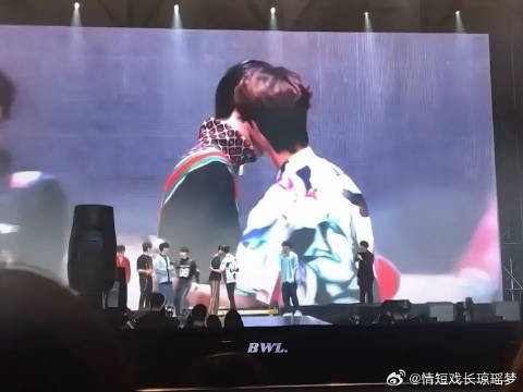 有对象的人来逐帧学习博帝如何和别人保持距离